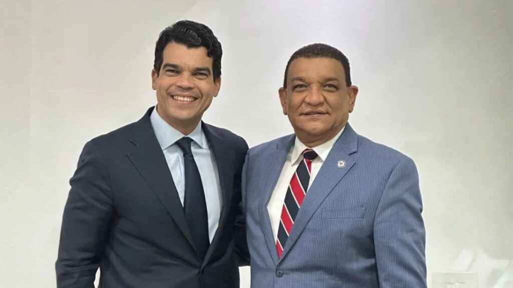 Wellington Arnaud designa a Guillermo Moringlane director ejecutivo del sector Salud de su proyecto presidencial